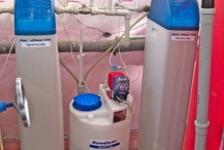Aquasoftener - duplex - parallel connection for continuous water treatment even during regeneration + water disinfection Aquados